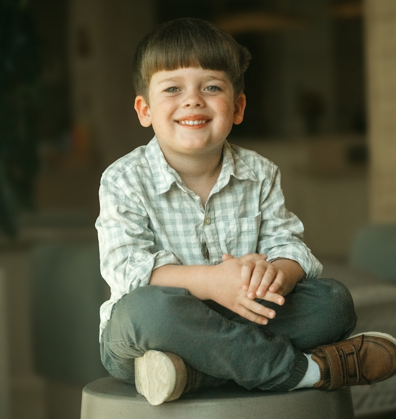 Young toddler in checked shirt sitting for portrait. Small wonders photography. Oregon Mid Willamette Valley Tammy Jaquith Photography